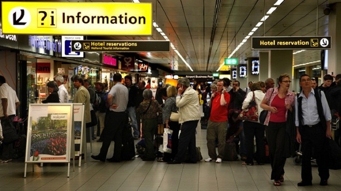L`aéroport d`Amsterdam évacué pour raisons de sécurité, une personne arrêtée